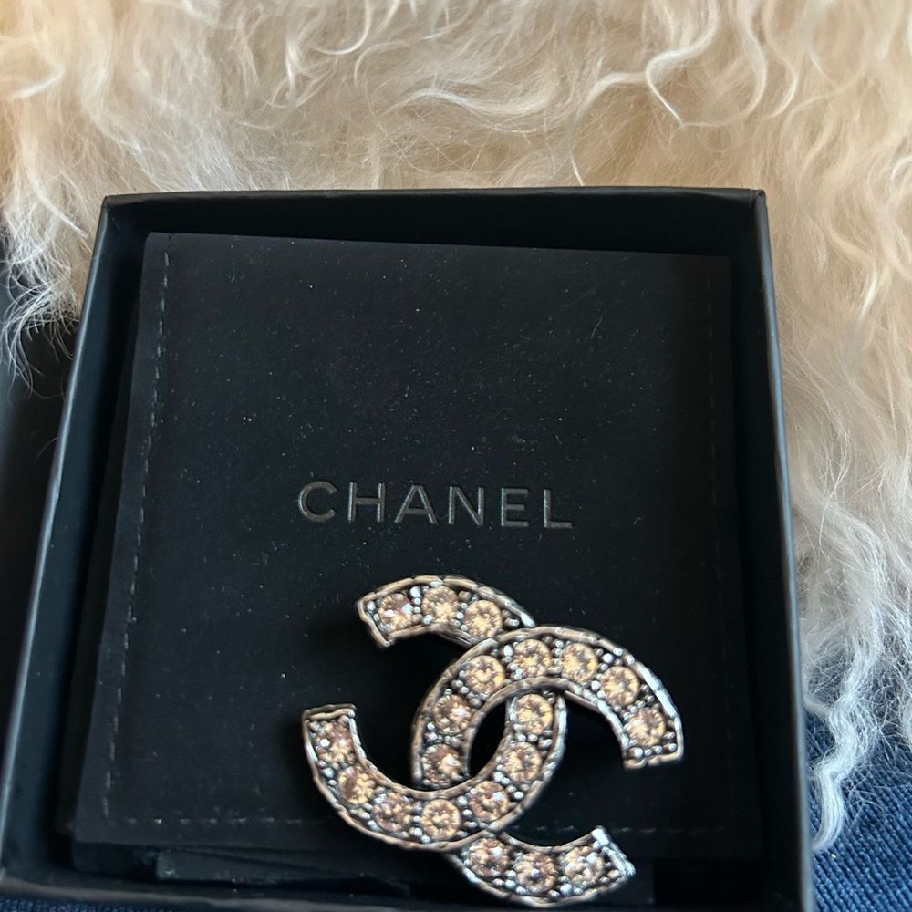 Chanel Ruthenium Crystal CC Brooch - Picture 3 of 6